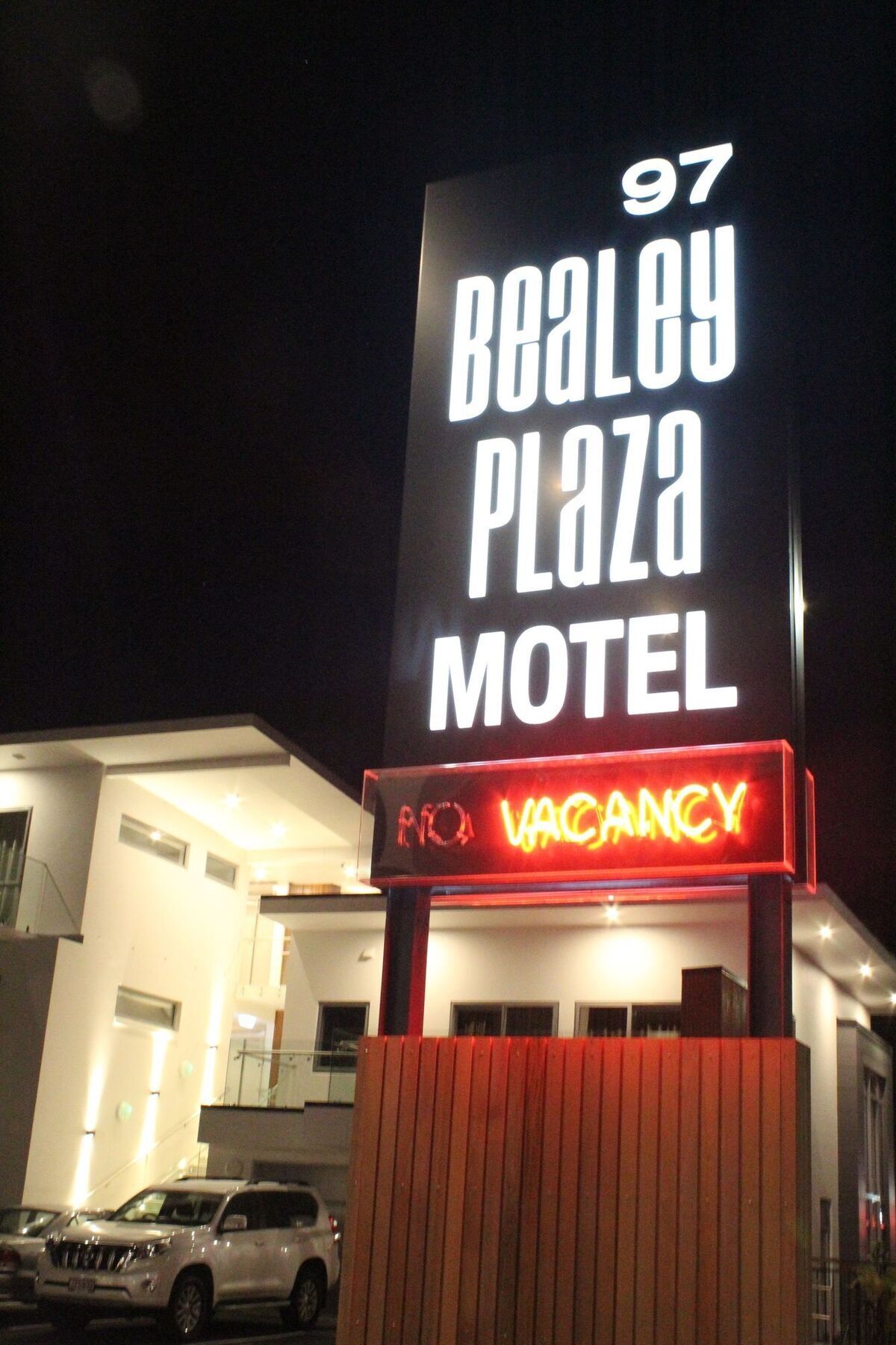 Bealey Plaza Motel Christchurch Exterior foto The sign at the front of the motel